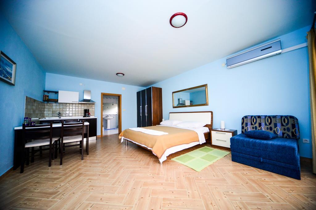 Apartments Dalmacija 스타리그라드 파클레니차 객실 사진