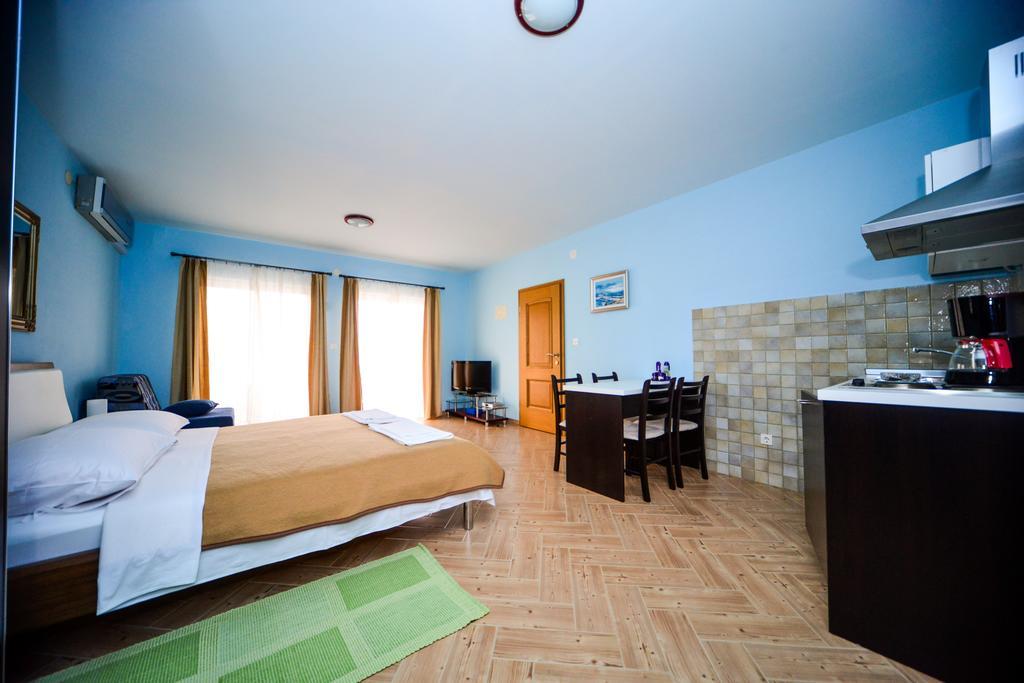 Apartments Dalmacija 스타리그라드 파클레니차 객실 사진