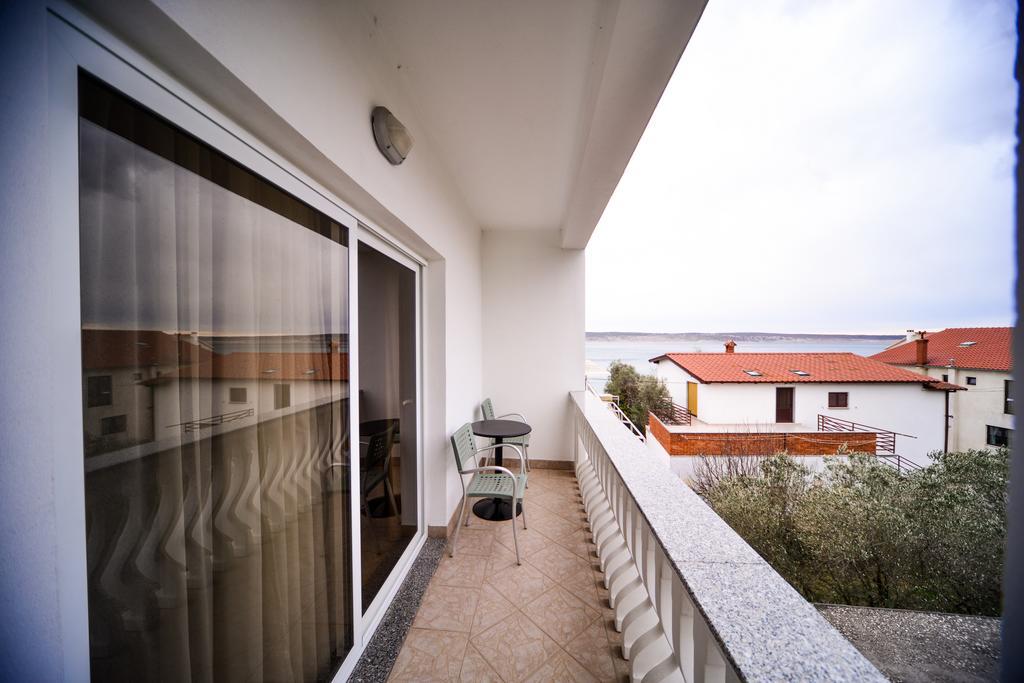 Apartments Dalmacija 스타리그라드 파클레니차 객실 사진