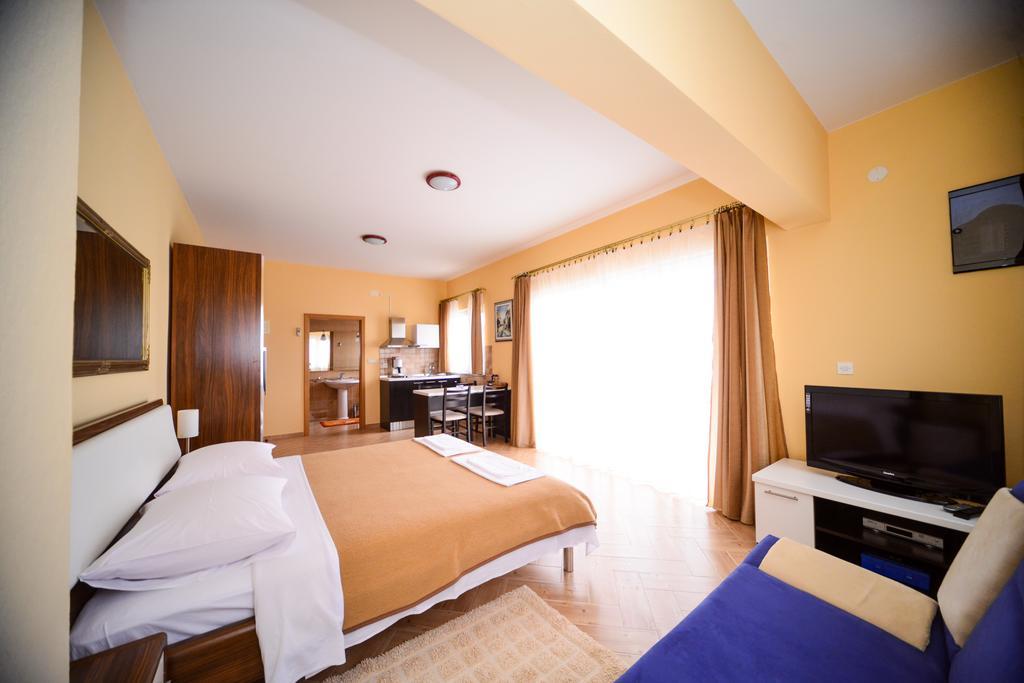 Apartments Dalmacija 스타리그라드 파클레니차 객실 사진