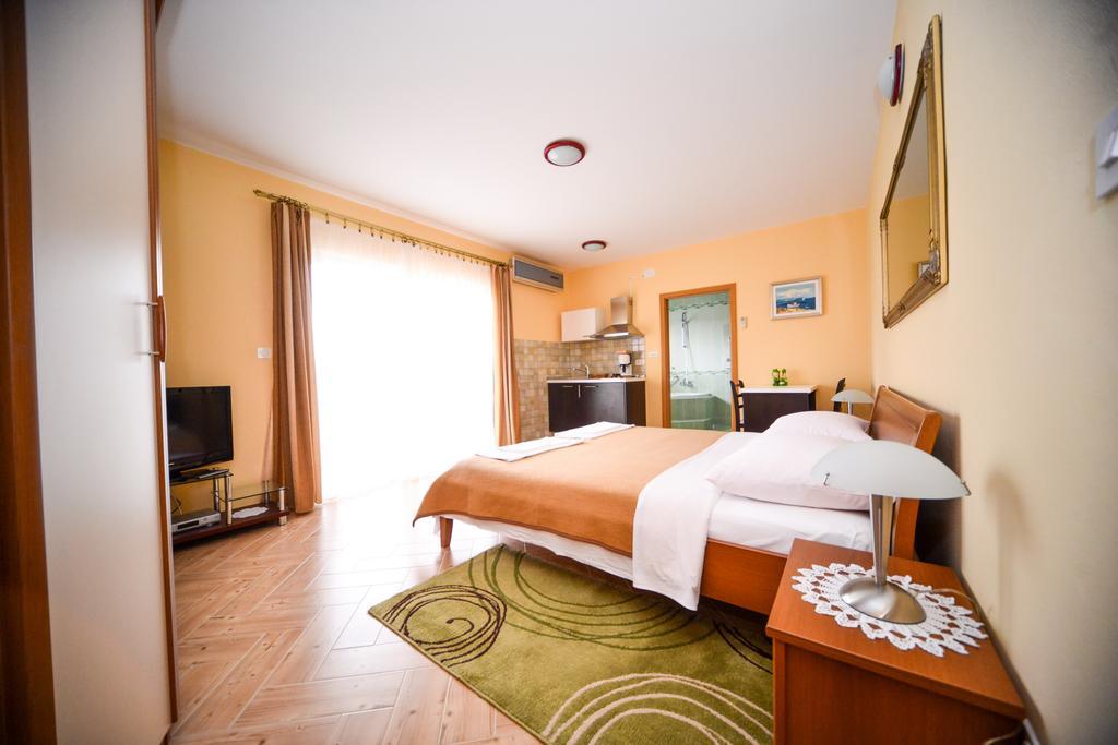 Apartments Dalmacija 스타리그라드 파클레니차 객실 사진