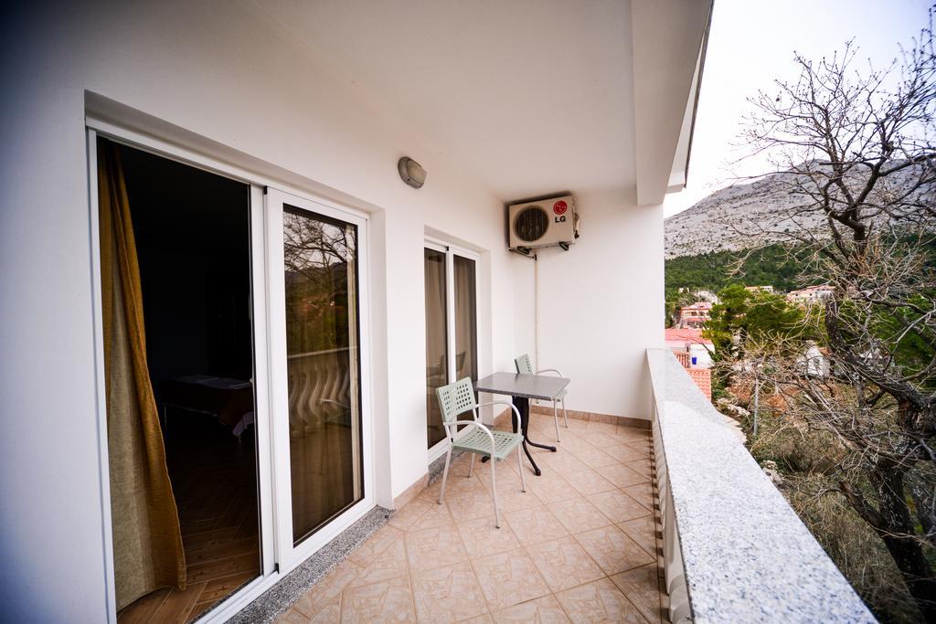 Apartments Dalmacija 스타리그라드 파클레니차 객실 사진
