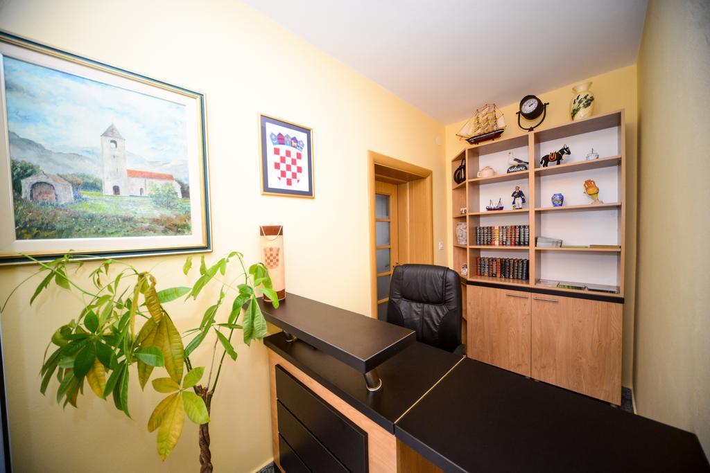 Apartments Dalmacija 스타리그라드 파클레니차 외부 사진